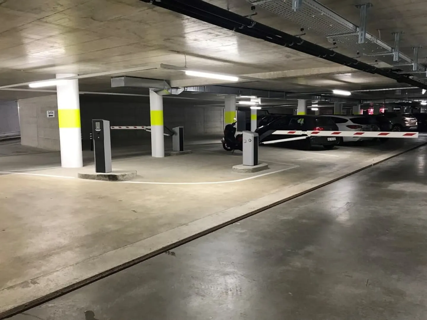 Indoor parking spaces - Photo 2 of 4