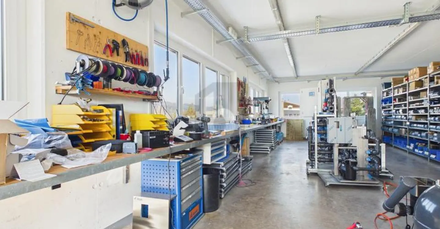 ATELIER MODERNE POUR UTILISATION FLEXIBLE - Photo 4 sur 6