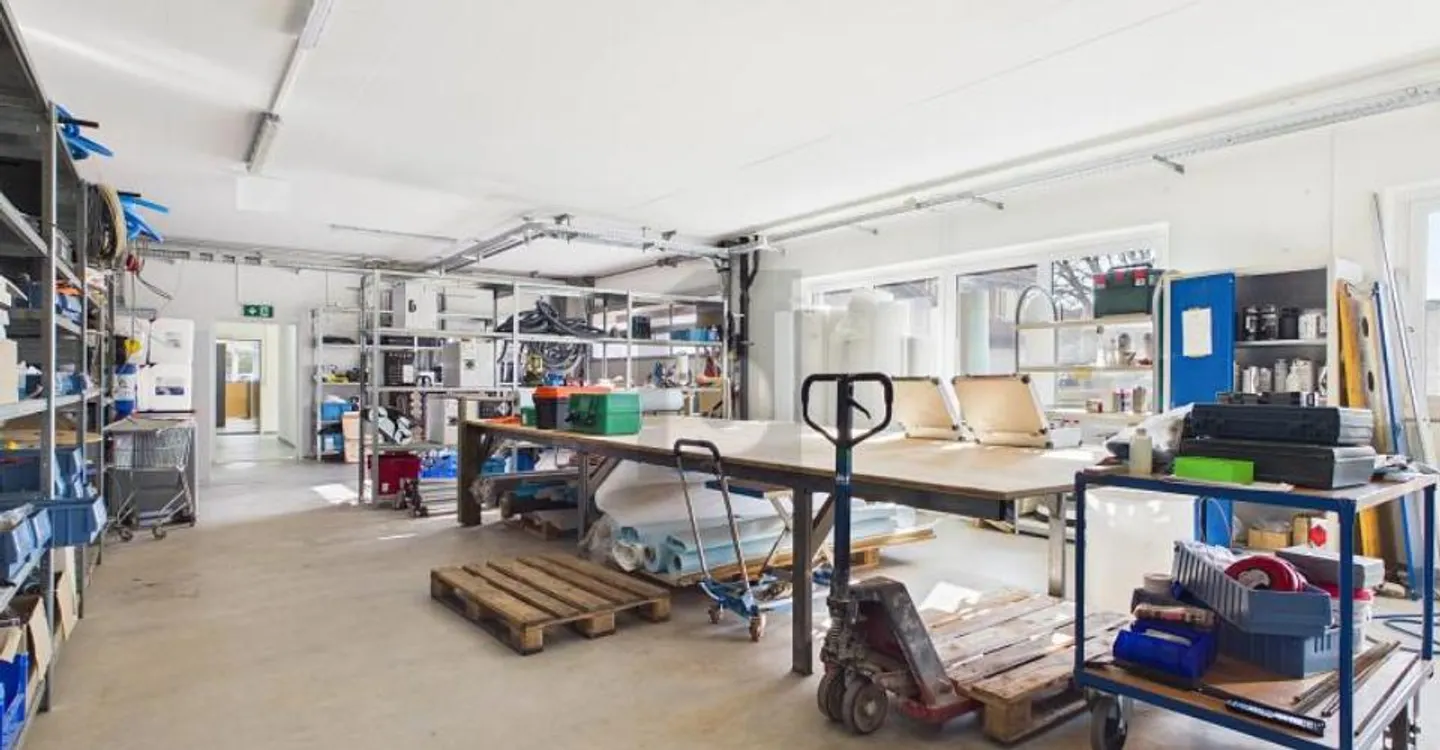 ATELIER MODERNE POUR UTILISATION FLEXIBLE - Photo 5 sur 6