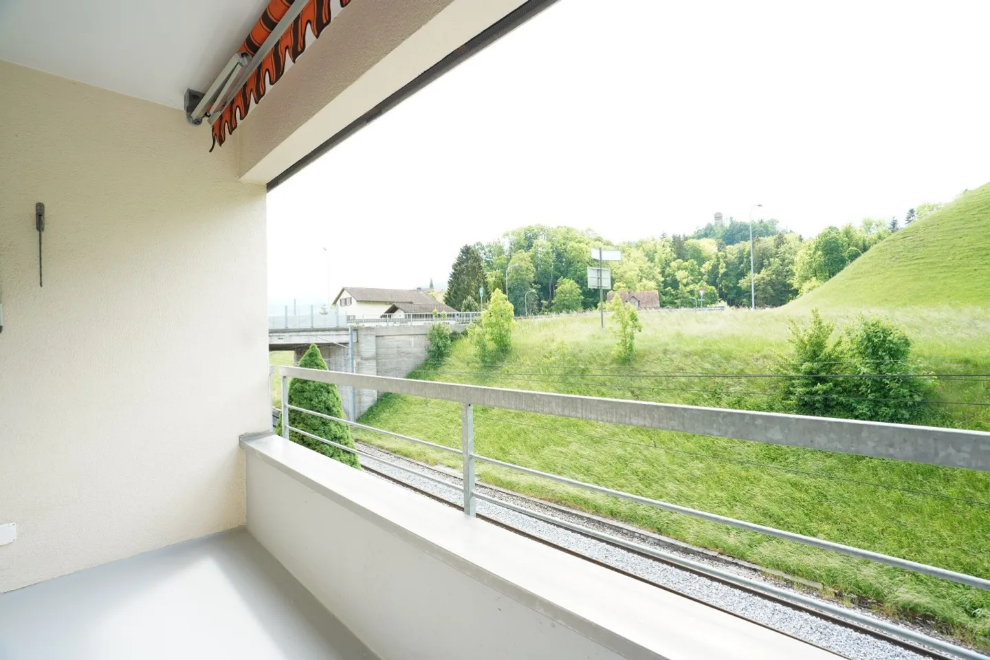 Propriété d'investissement Maison de 6 familles avec garage de stationnement pour camions - Photo 3 sur 10