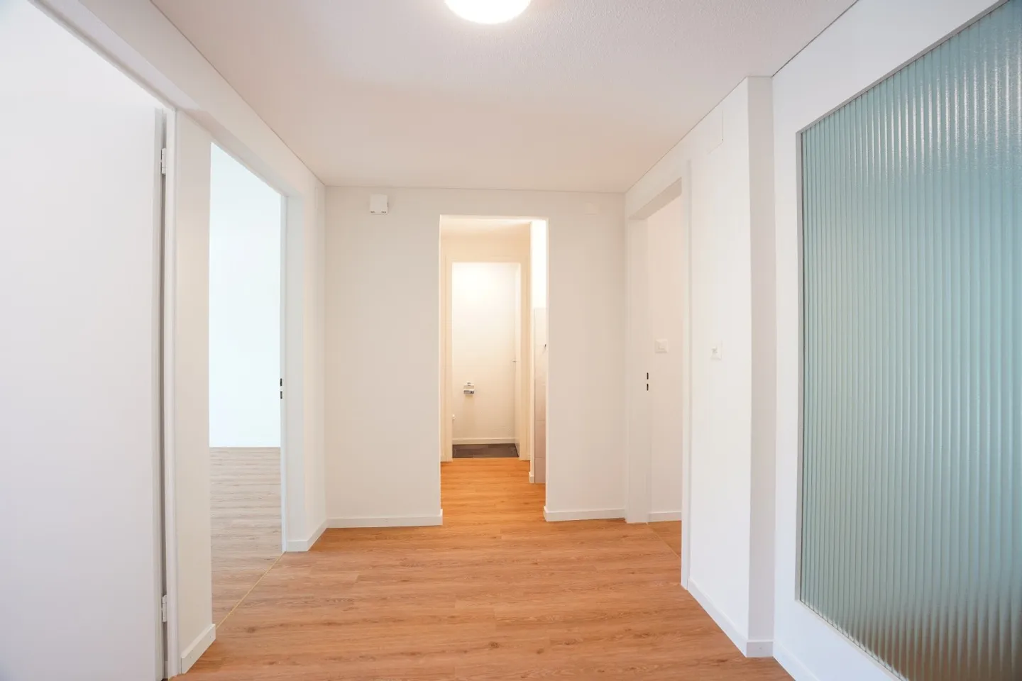 Propriété d'investissement Maison de 6 familles avec garage de stationnement pour camions - Photo 5 sur 10