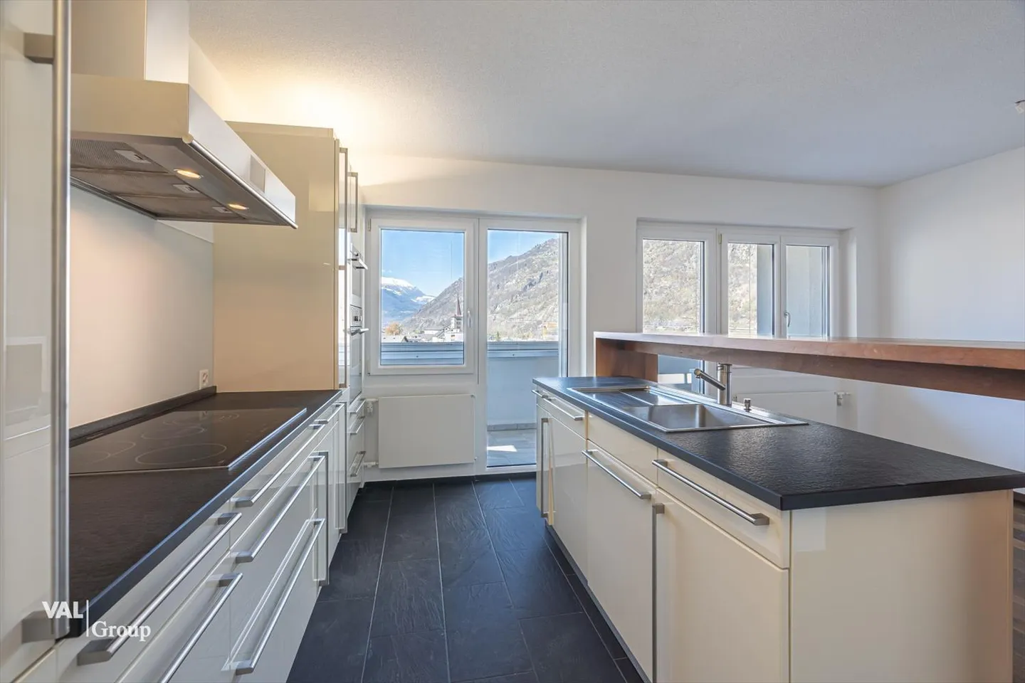 Ampio appartamento di 5,5 stanze con vista panoramica - Foto 2 di 13