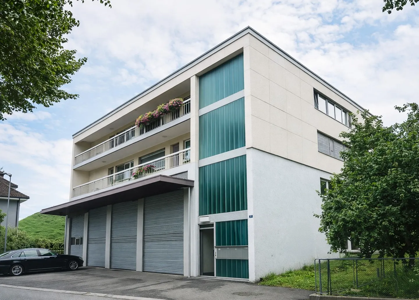 Propriété d'investissement Maison de 6 familles avec garage de stationnement pour camions - Photo 1 sur 10