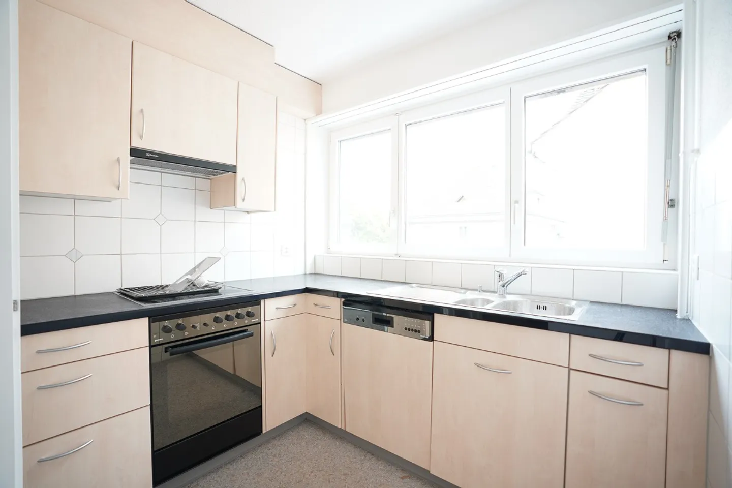 Propriété d'investissement Maison de 6 familles avec garage de stationnement pour camions - Photo 7 sur 10