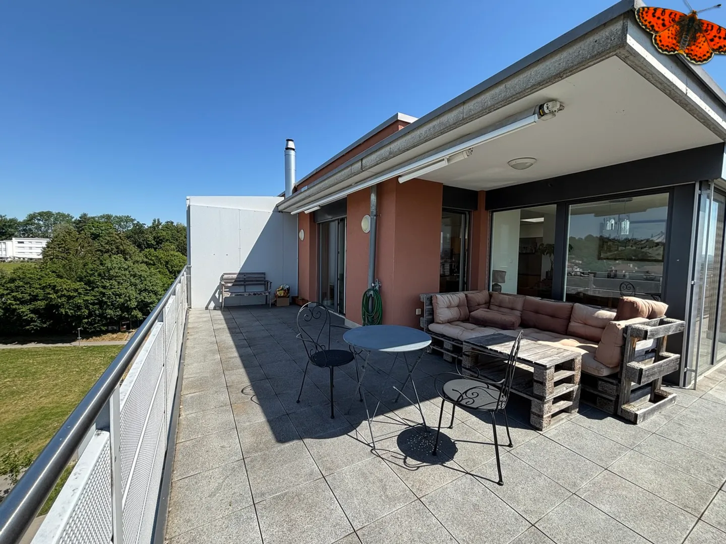 Charmante Wohnung mit Terrasse - Foto 3 von 13