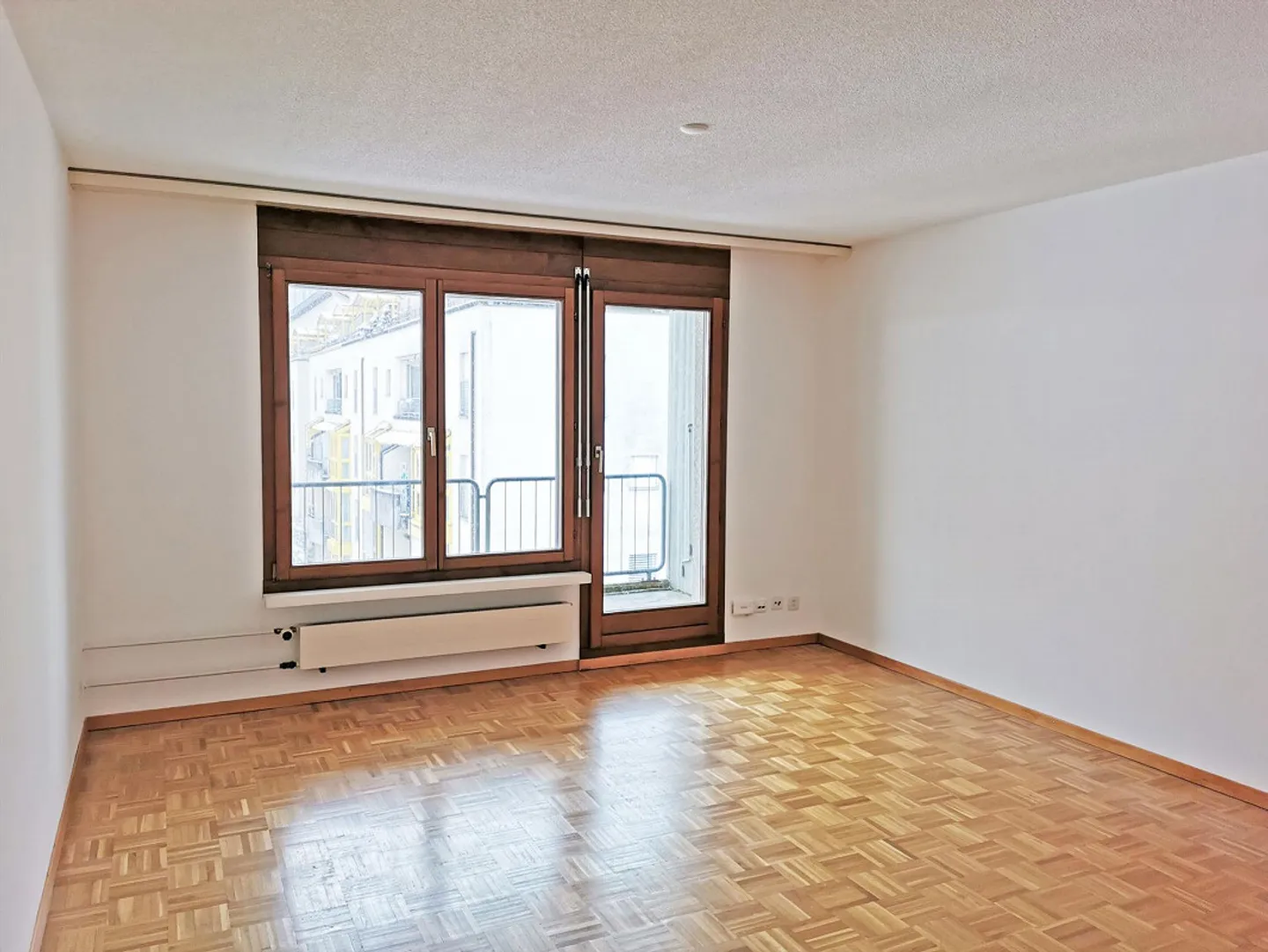 Cozy 2.5-Room Apartment - Photo 2 of 9