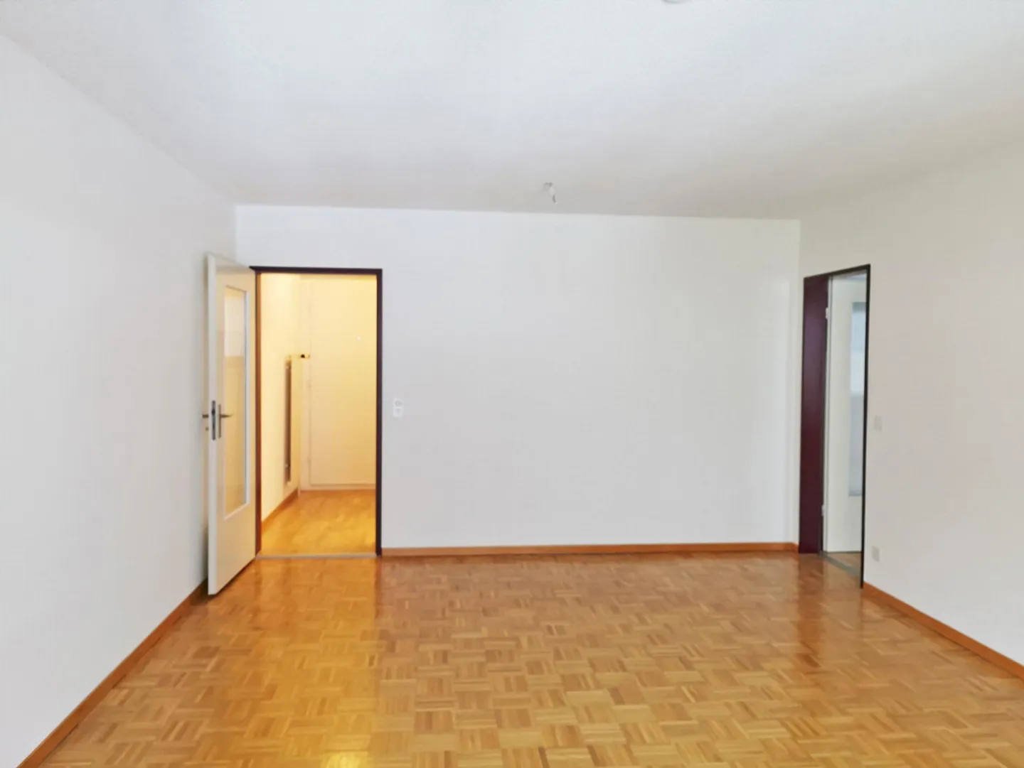 Cozy 2.5-Room Apartment - Photo 3 of 9