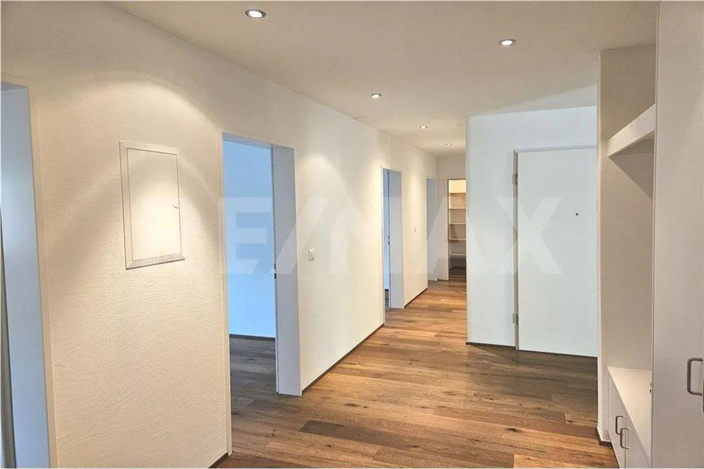 Appartamento 5½ locali incluso cantina e posto auto in garage sotterranea - spazio per tutta la famiglia... - Foto 2 di 12