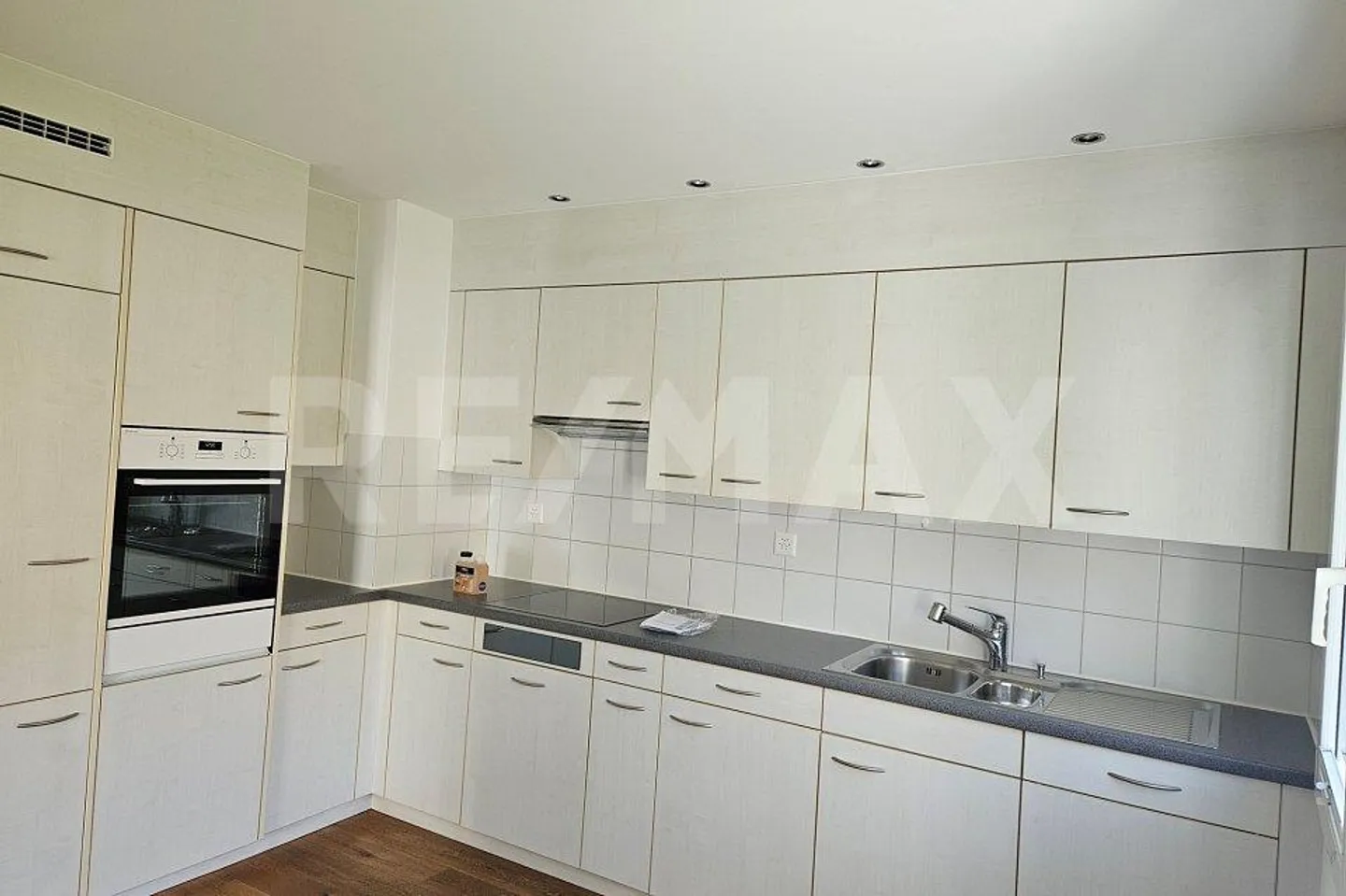 Appartamento 5½ locali incluso cantina e posto auto in garage sotterranea - spazio per tutta la famiglia... - Foto 3 di 12