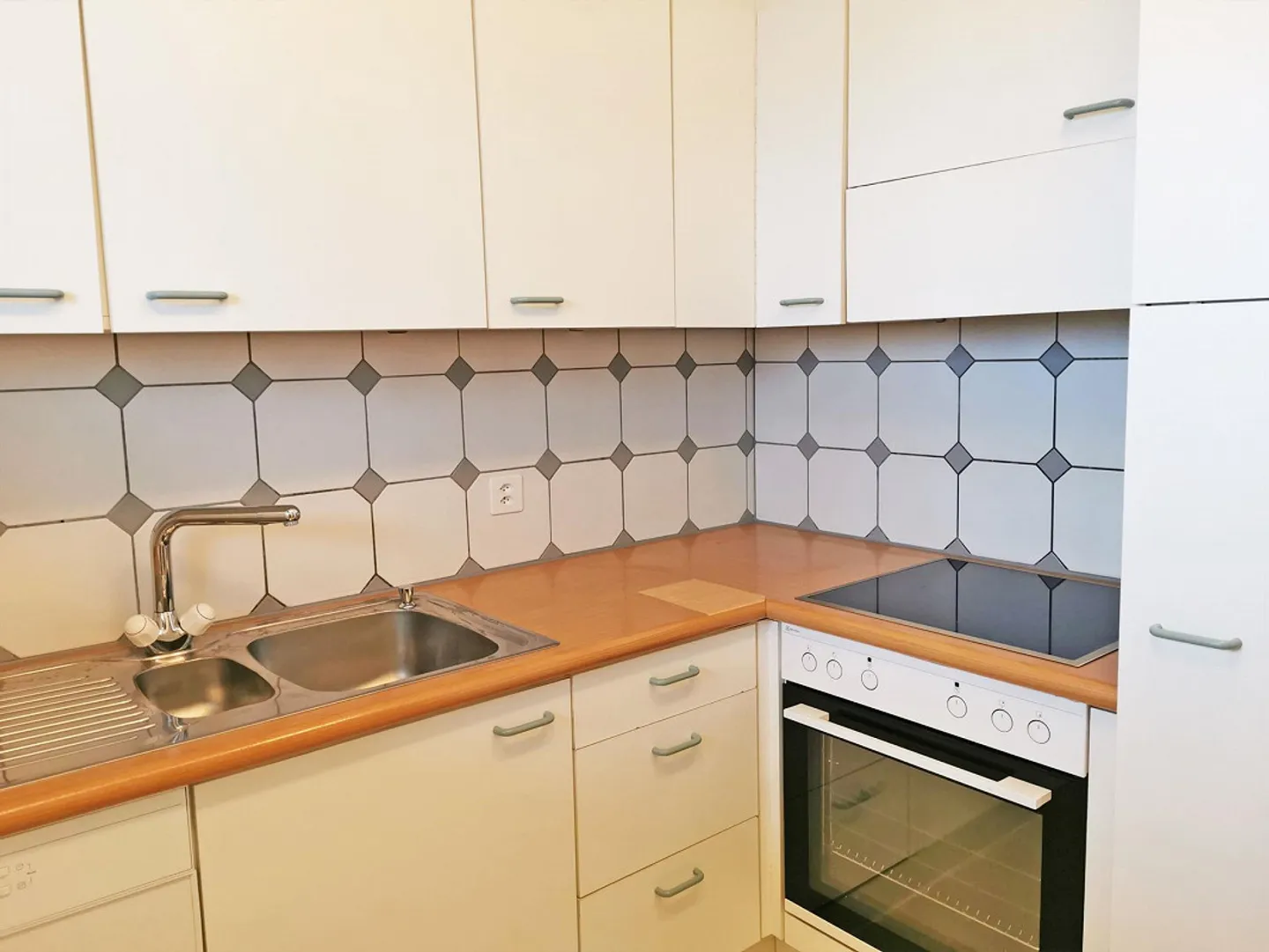 Cozy 2.5-Room Apartment - Photo 7 of 9