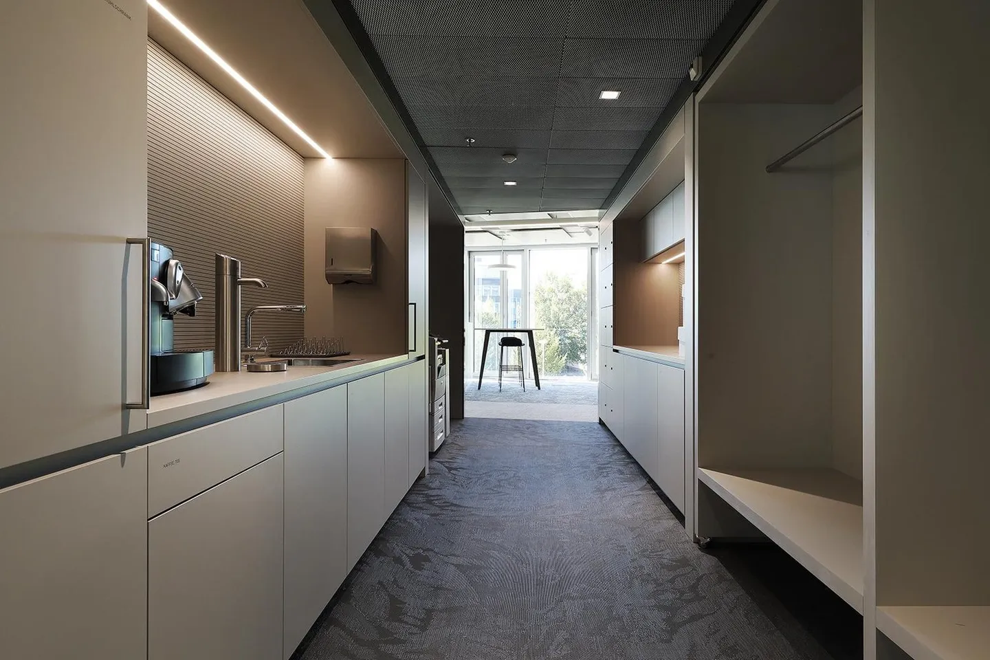 Ufficio moderno completamente sviluppato in una posizione eccellente - Foto 7 di 13