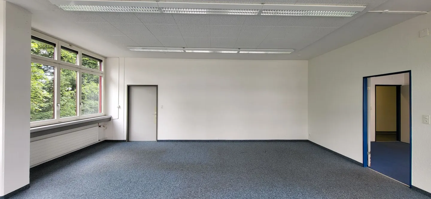 Functional commercial spaces near Grütpark Regensdorf - Photo 2 of 2