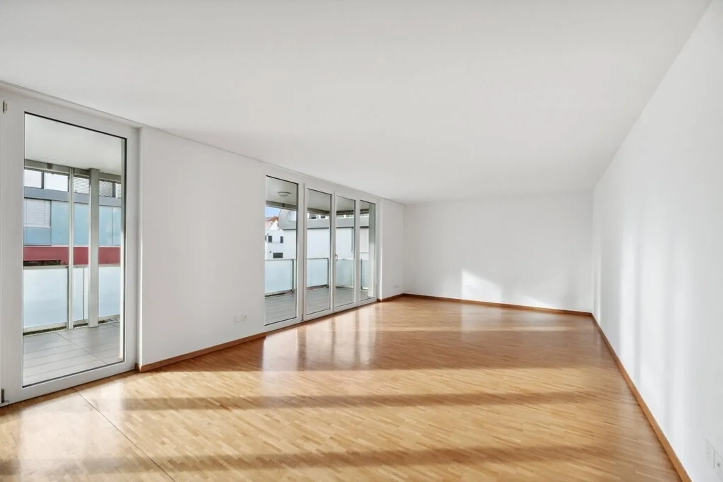 Bright and modern - Photo 2 of 8