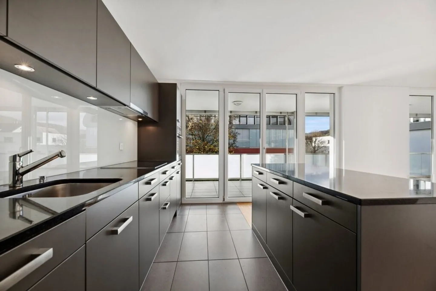 Bright and modern - Photo 6 of 8