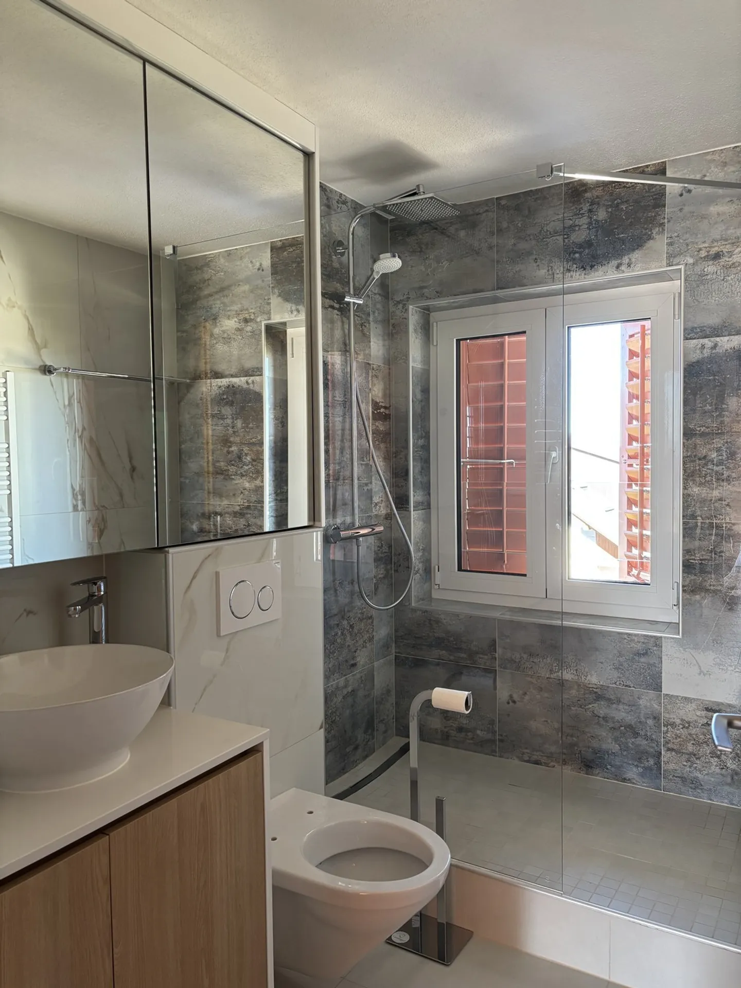 Appartement sous les combles lumineux - Photo 6 sur 9