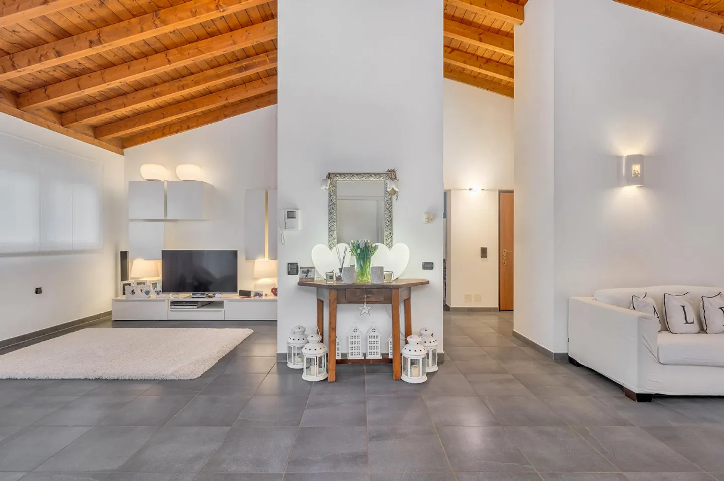 Attic 85 Local - Photo 1 of 10