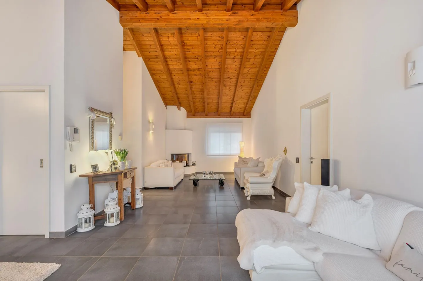 Attic 85 Local - Photo 3 of 10