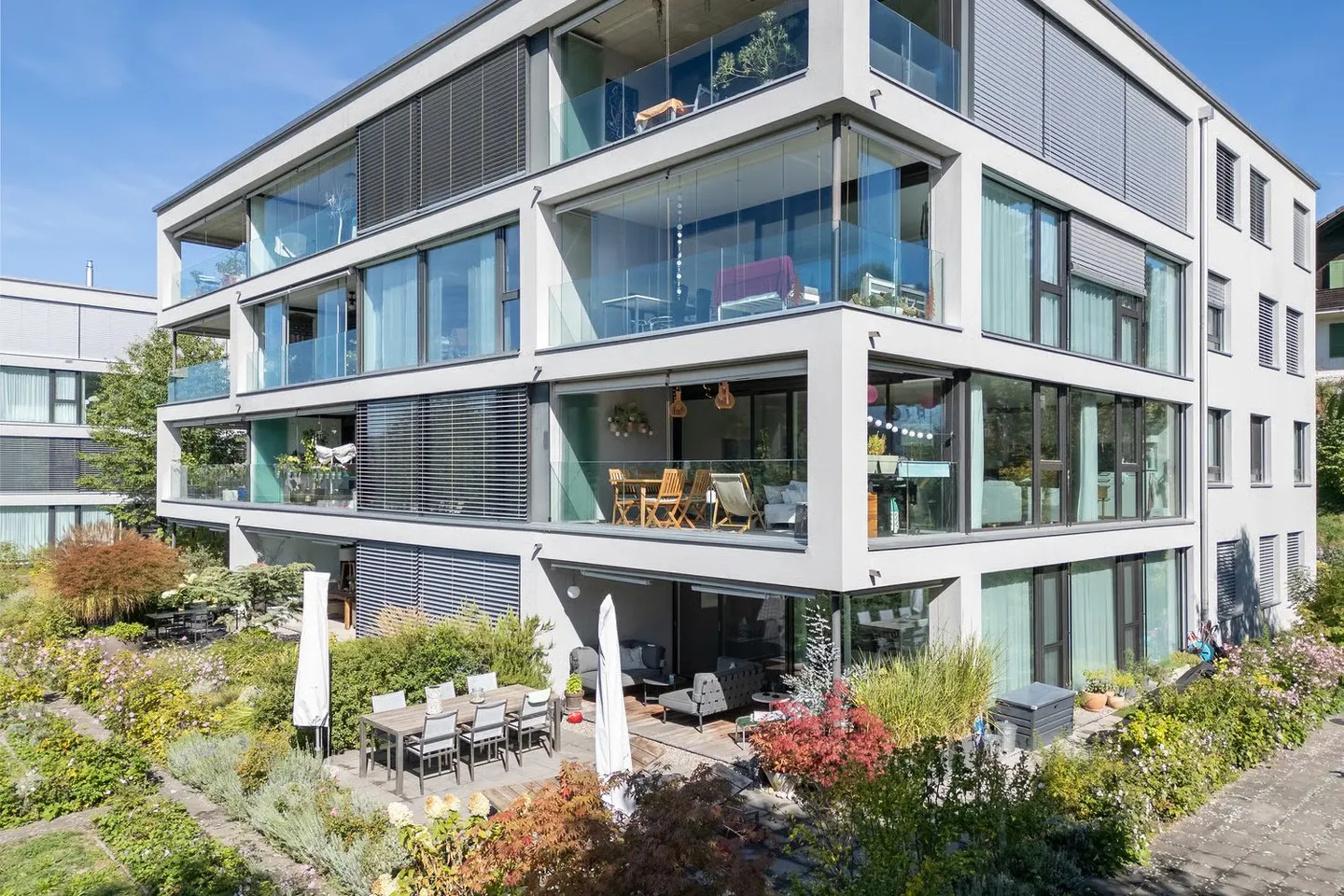 Appartement moderne de 4,5 pièces dans le Rosenpark Rüfenacht - Photo 1 sur 17