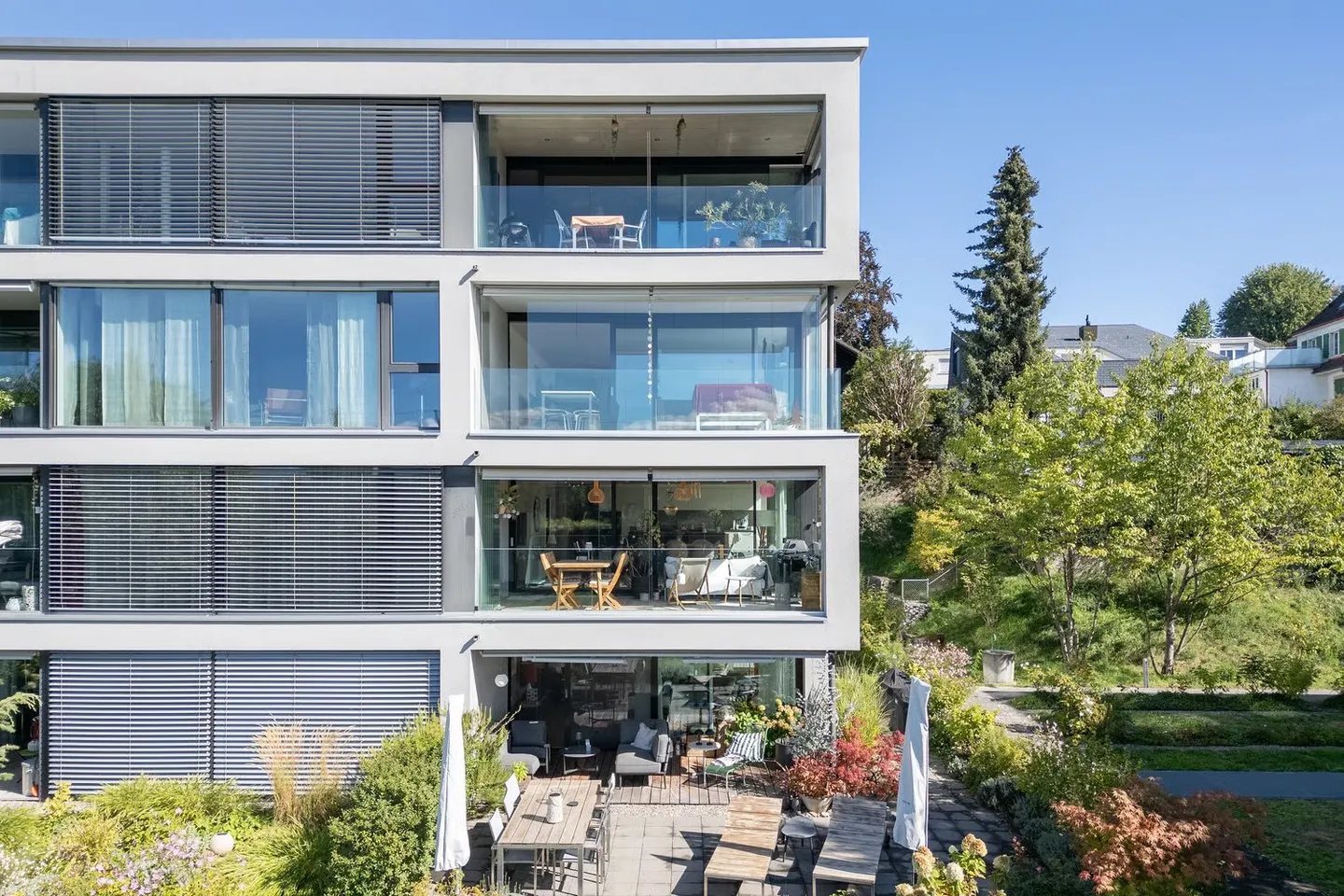 Appartement moderne de 4,5 pièces dans le Rosenpark Rüfenacht - Photo 2 sur 17