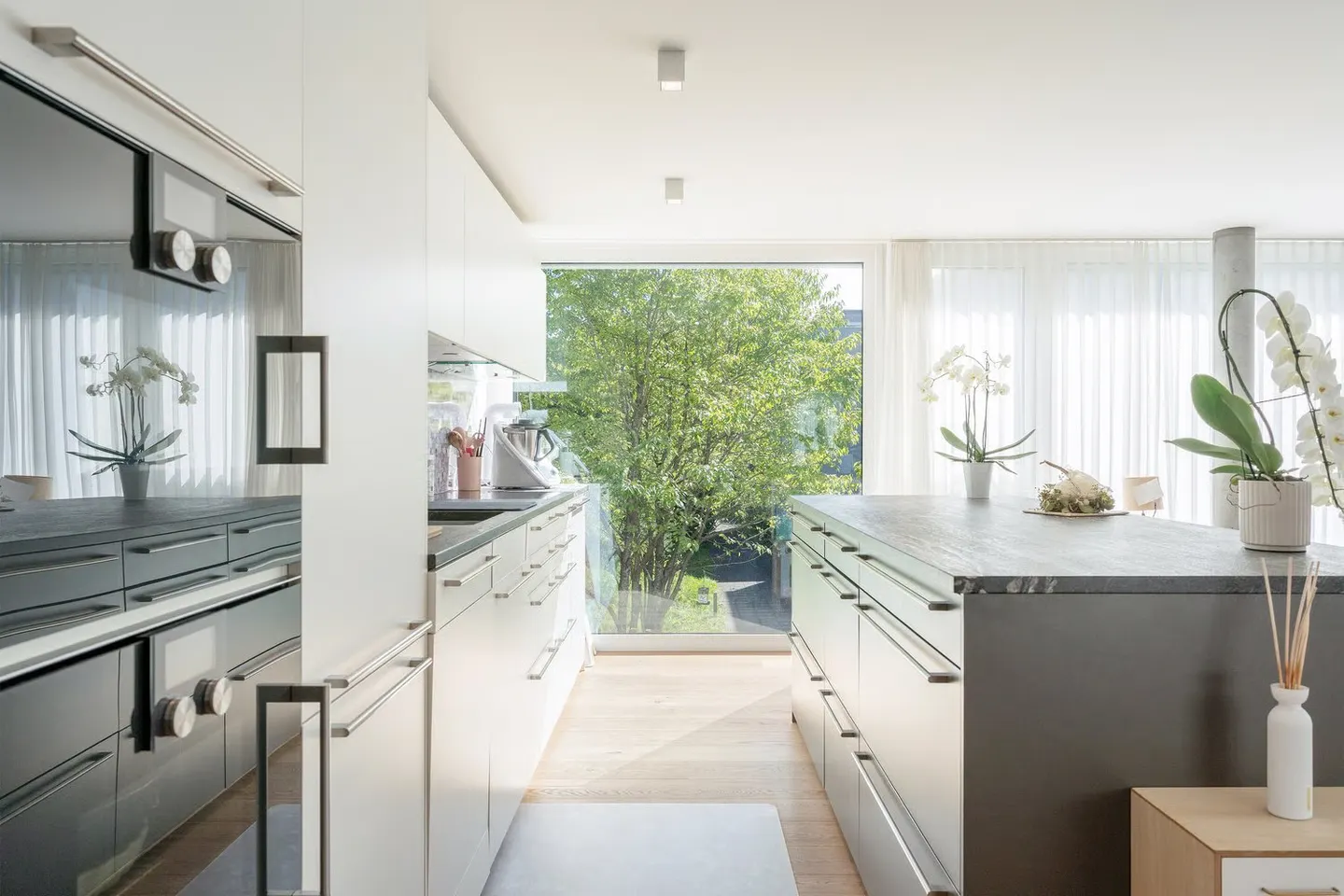 Appartement moderne de 4,5 pièces dans le Rosenpark Rüfenacht - Photo 5 sur 17