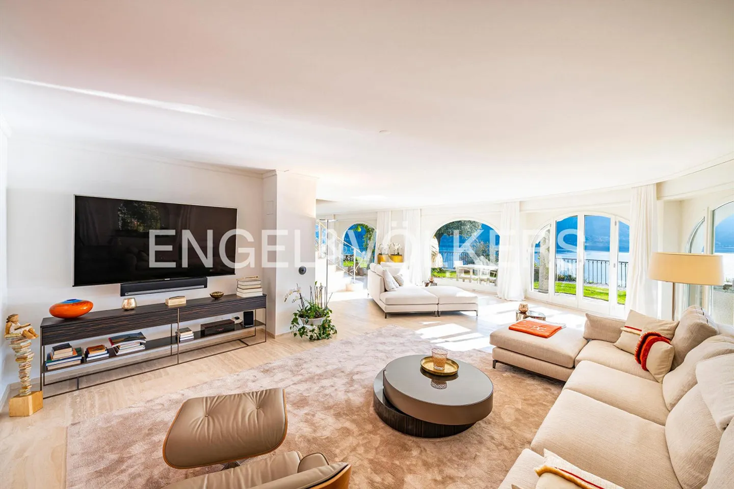 Villa esclusiva, ristrutturata con materiali di alta qualità, con vista - Foto 3 di 13