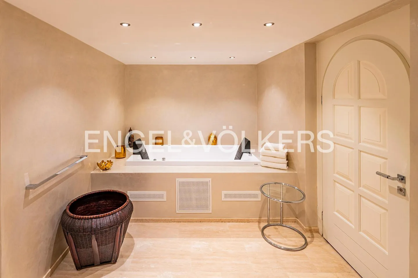 Villa esclusiva, ristrutturata con materiali di alta qualità, con vista - Foto 11 di 13