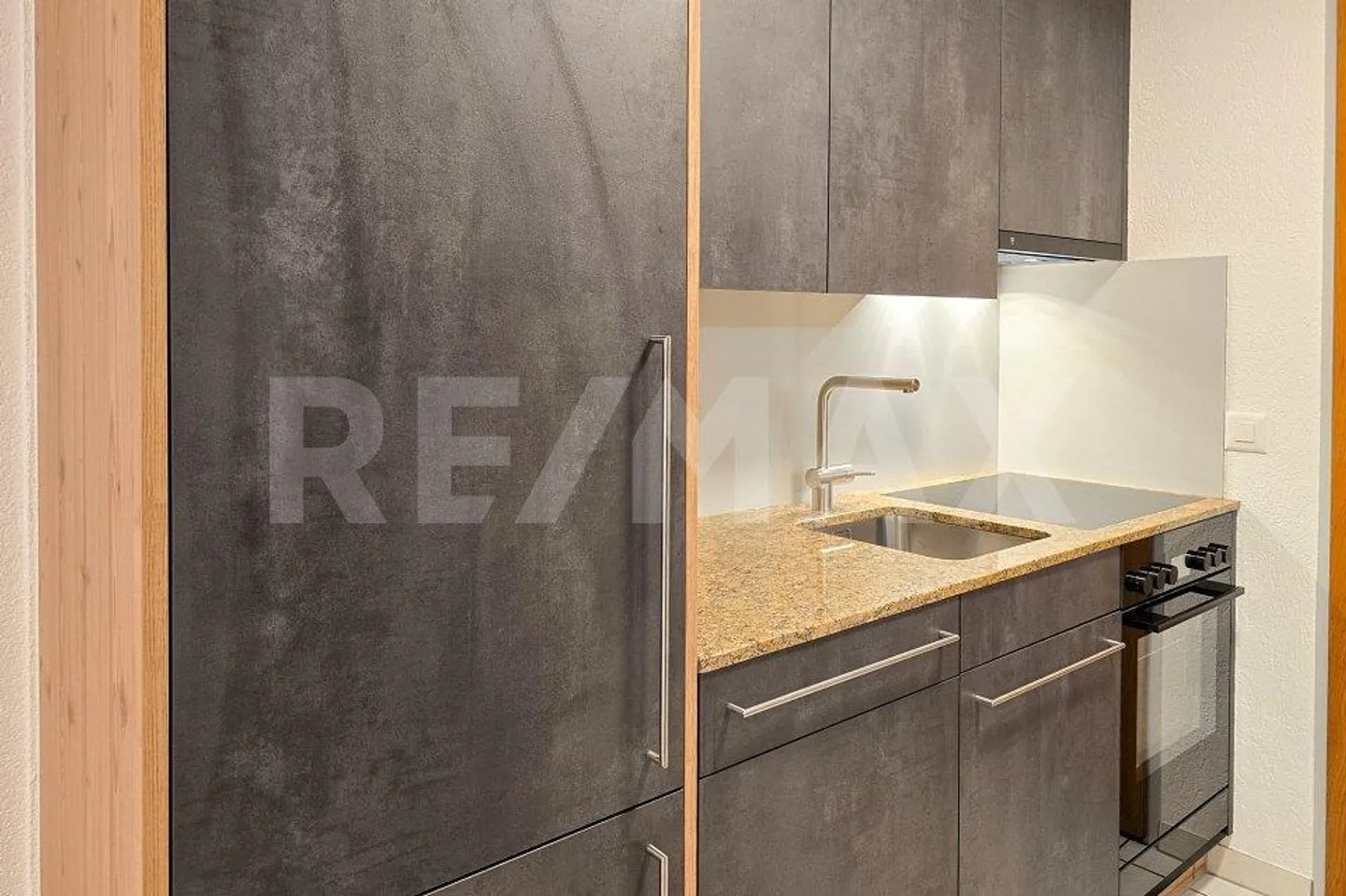 Frisch sanierte 2.5-Zimmerwohnung in Zermatt mit seltener Autozufahrt - Foto 6 von 13