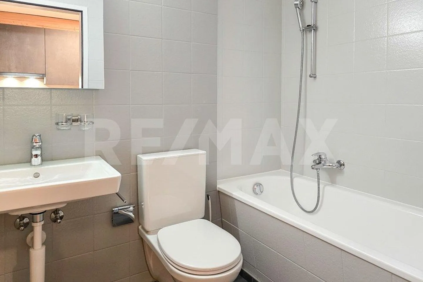 Frisch sanierte 2.5-Zimmerwohnung in Zermatt mit seltener Autozufahrt - Foto 10 von 13