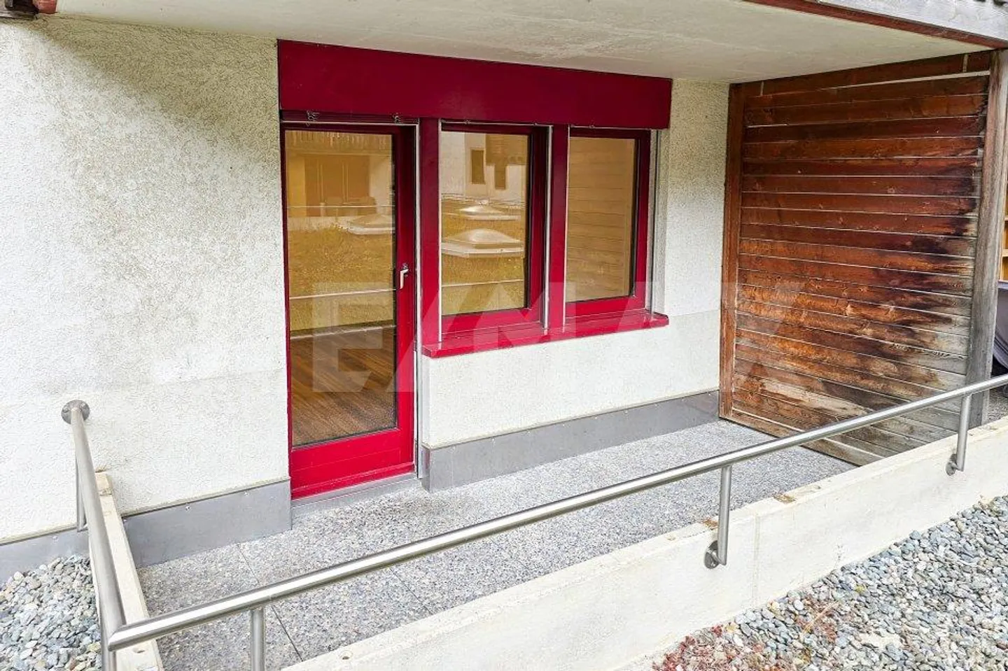 Frisch sanierte 2.5-Zimmerwohnung in Zermatt mit seltener Autozufahrt - Foto 11 von 13