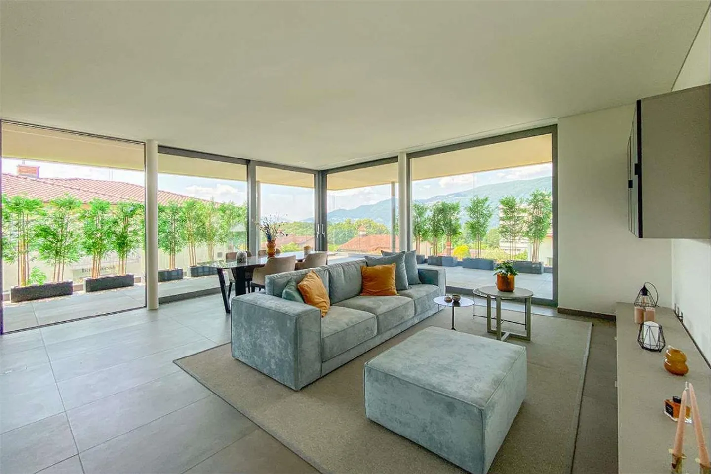 Elegante e nuovo appartamento con ampia terrazza - Foto 3 di 13