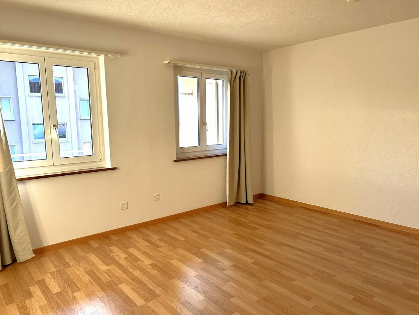Appartement attrayant avec vue panoramique et balcon ensoleillé - Photo 3 sur 12