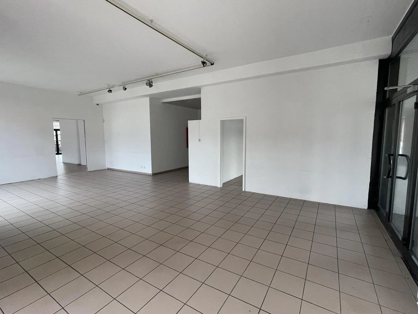 SPACIOUS COMMERCIAL SPACE WITH WINDOWS IN A HIGH-TRAFFIC AREA - Photo 8 of 13