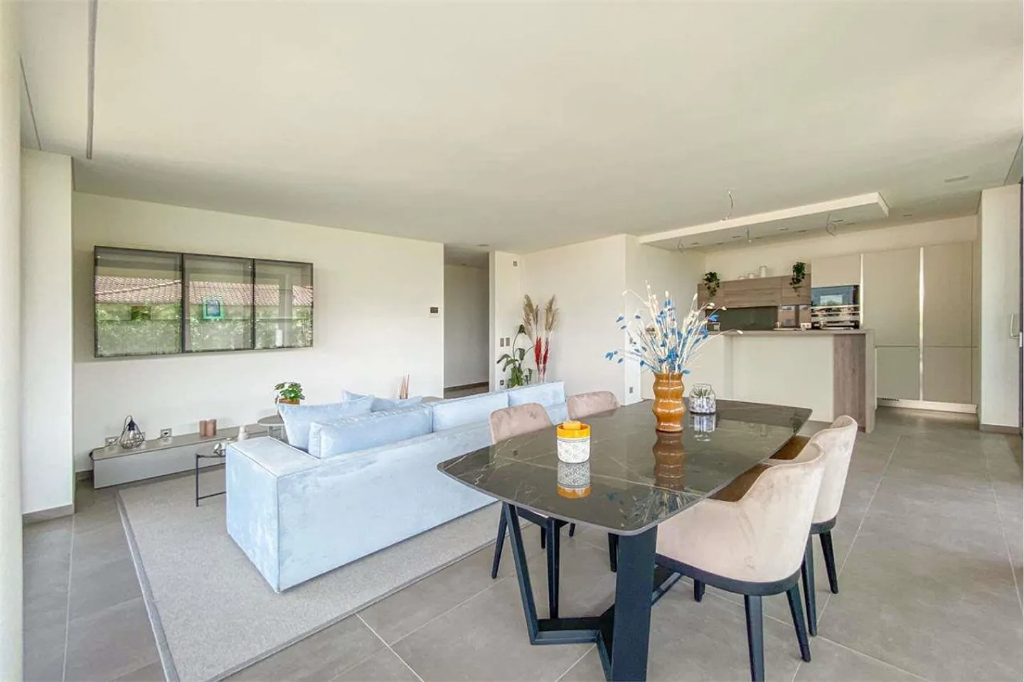 Elegante e nuovo appartamento con ampia terrazza - Foto 4 di 13