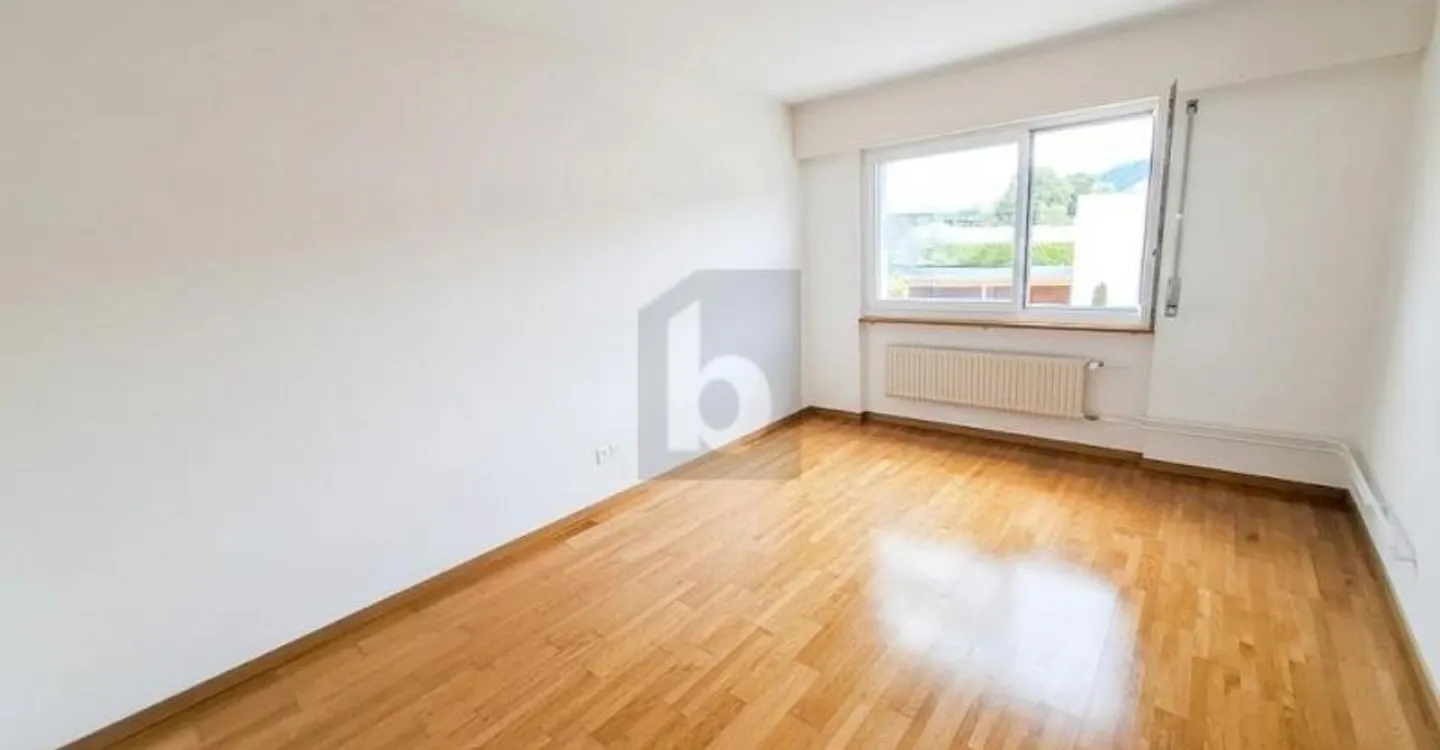 Cozy Apartment with Balconies - Photo 3 of 6