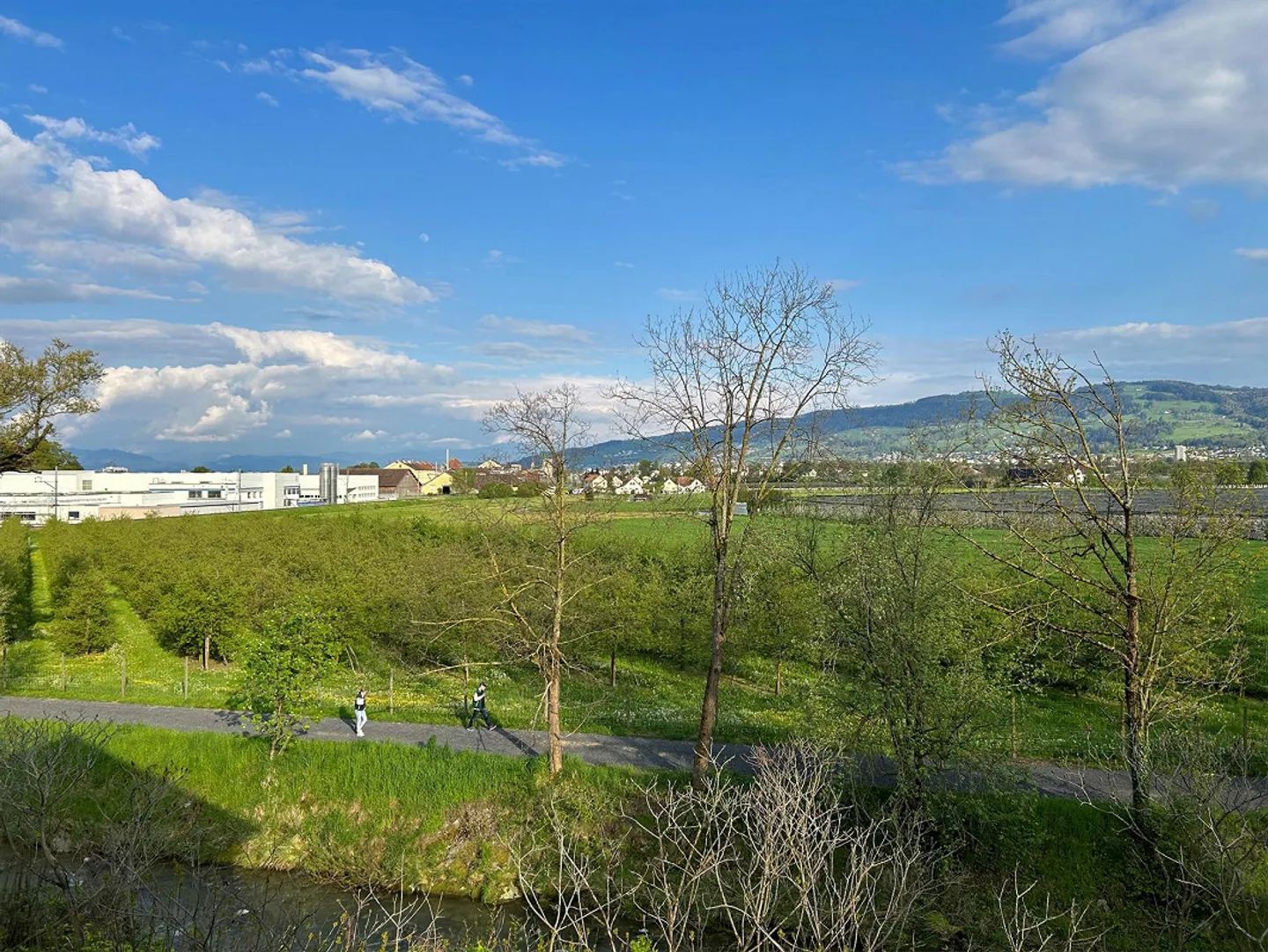 Appartement attrayant avec vue panoramique et balcon ensoleillé - Photo 10 sur 12
