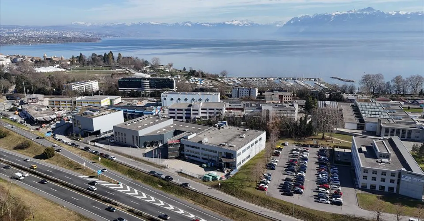 Mixed-use building for rent - Photo 5 of 13