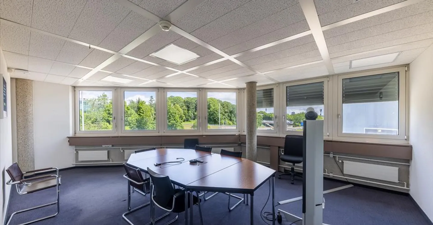 Mixed-use building for rent - Photo 12 of 13