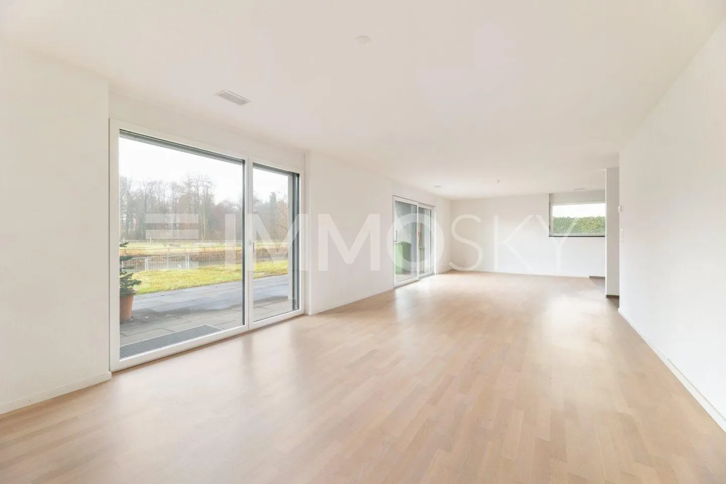 Maison contiguë 5.5 pièces - Photo 2 sur 5