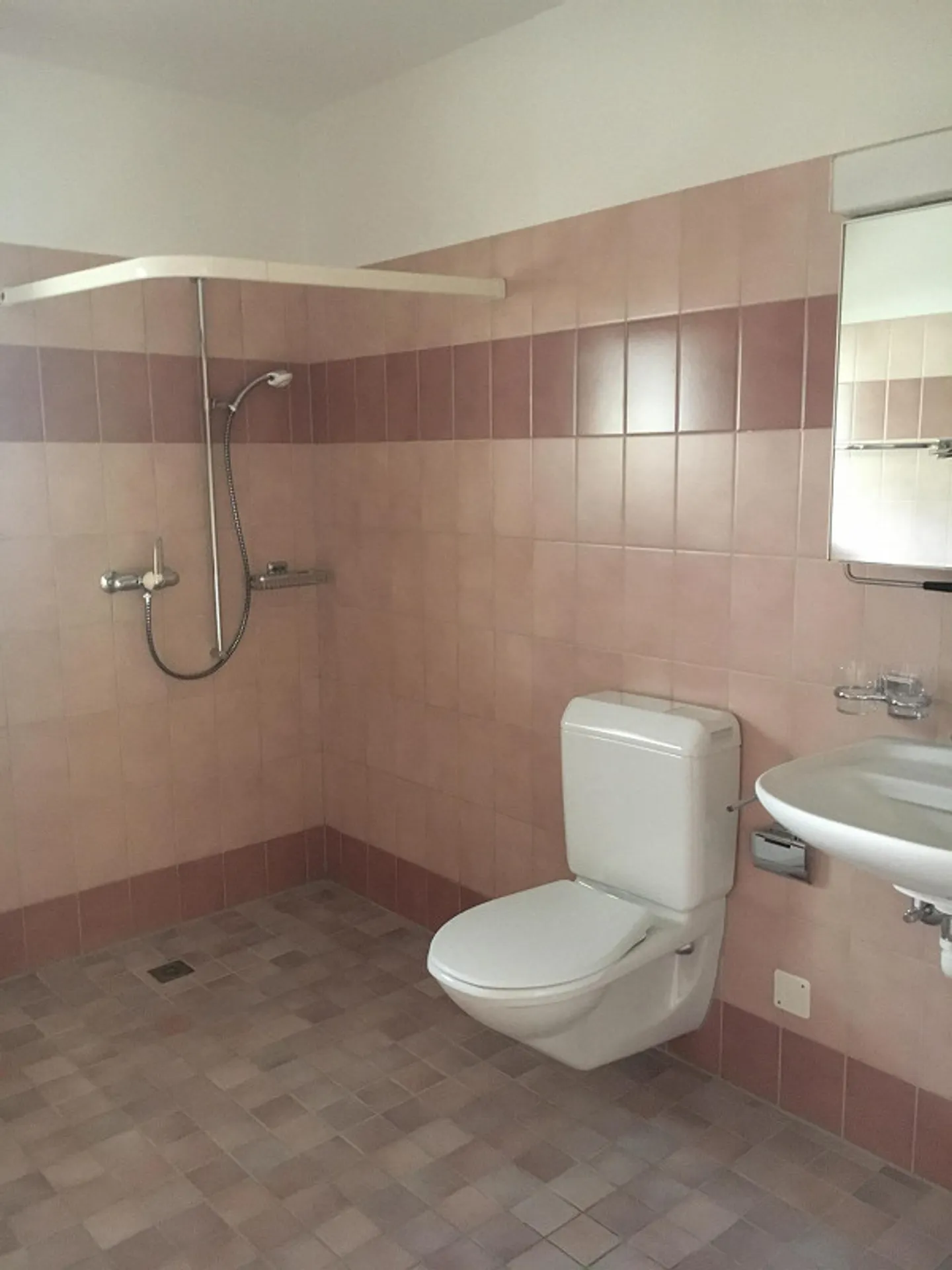 Appartamento affascinante con area salotto - Foto 10 di 12