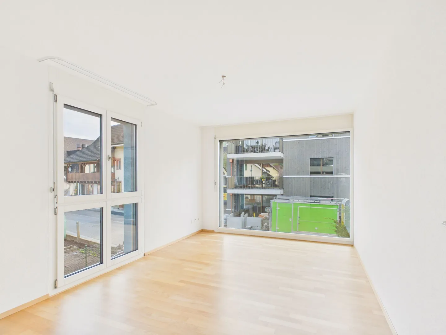 Modern, light-flooded 3.5-room apartment with 2 balconies - Photo 7 of 15
