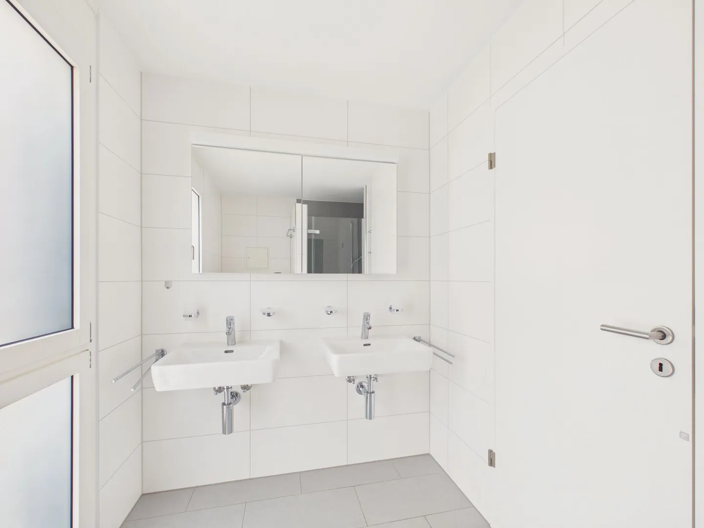 Modern, light-flooded 3.5-room apartment with 2 balconies - Photo 9 of 15