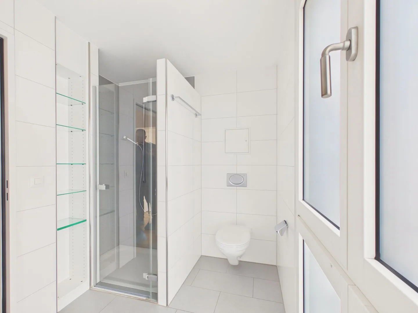 Modern, light-flooded 3.5-room apartment with 2 balconies - Photo 10 of 15