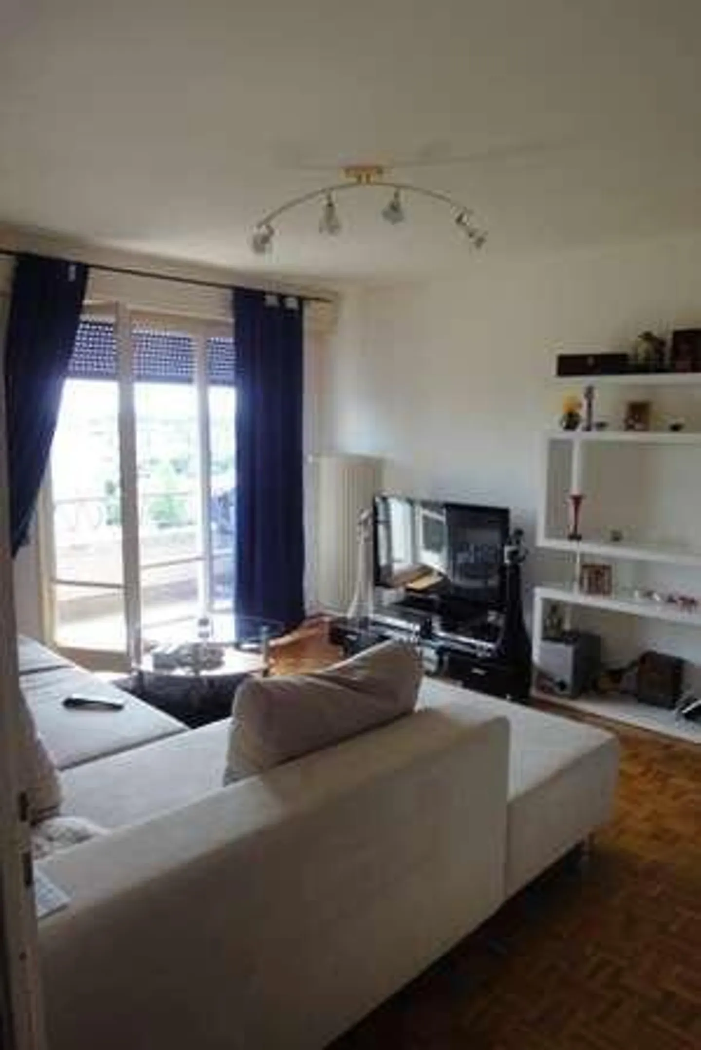 2 rooms in Ecublens - Photo 2 of 6