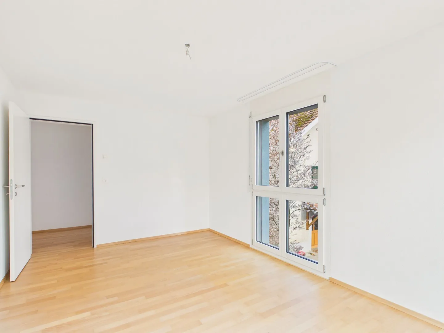 Modern, light-flooded 3.5-room apartment with 2 balconies - Photo 8 of 15