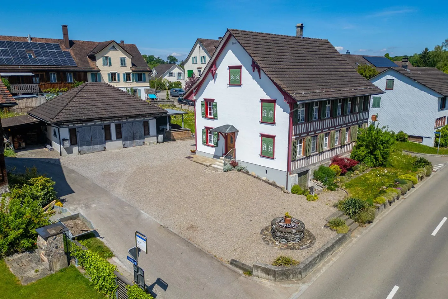 Charmantes Riegelhaus mit Garten - Foto 2 von 26