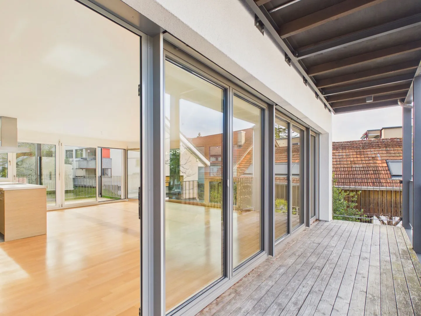 Modern, light-flooded 3.5-room apartment with 2 balconies - Photo 12 of 15
