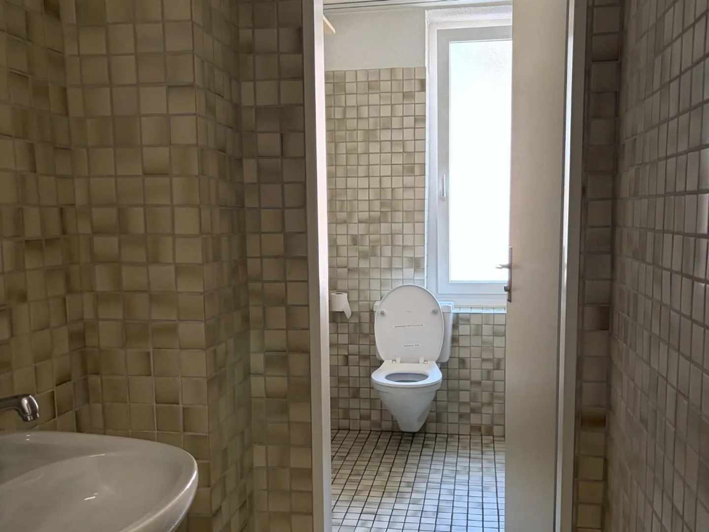 Bright office with anteroom (approx. 27 m²) in Zurich-Oerlikon - Photo 4 of 8