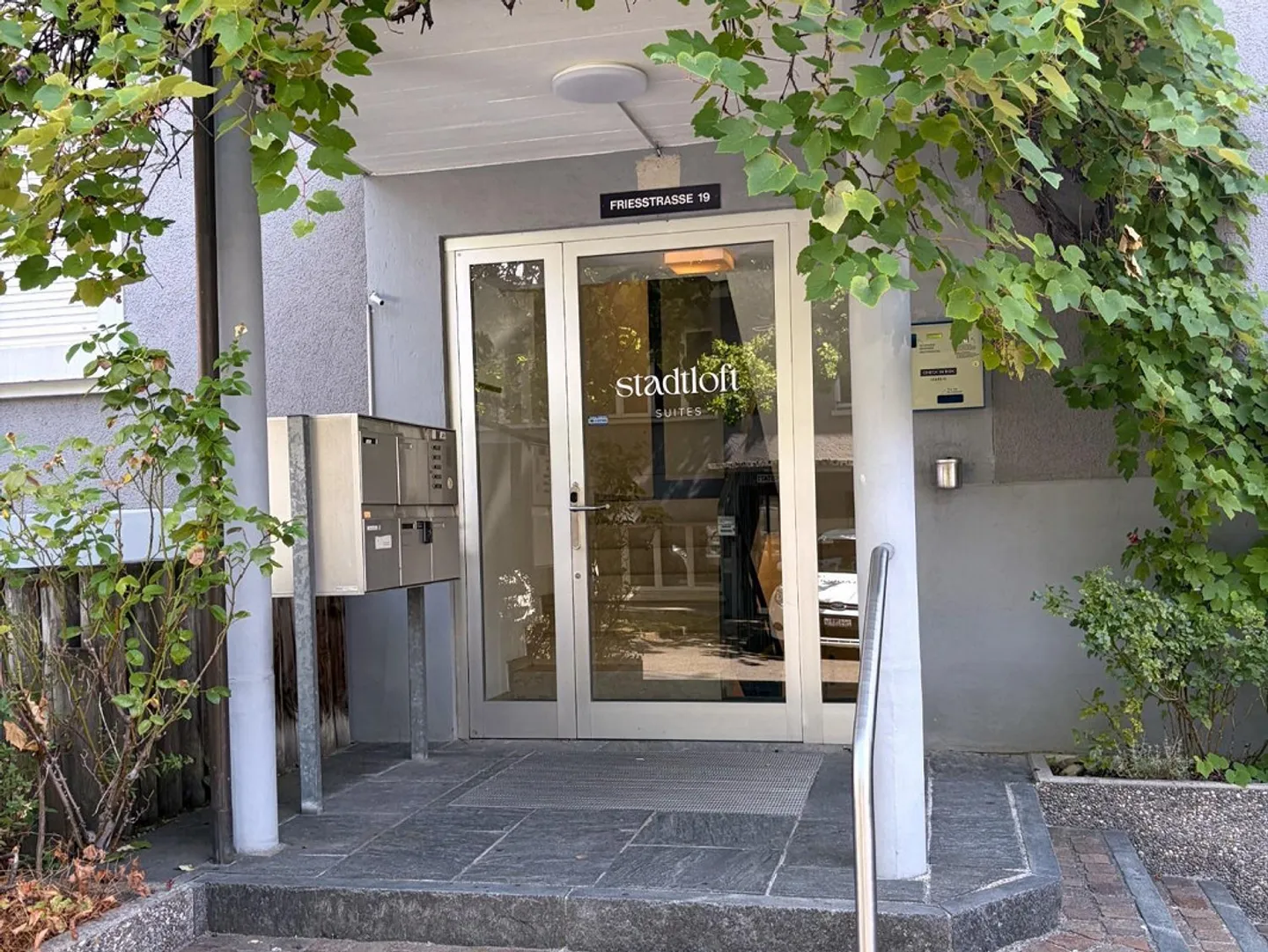 Bright office with anteroom (approx. 27 m²) in Zurich-Oerlikon - Photo 3 of 8