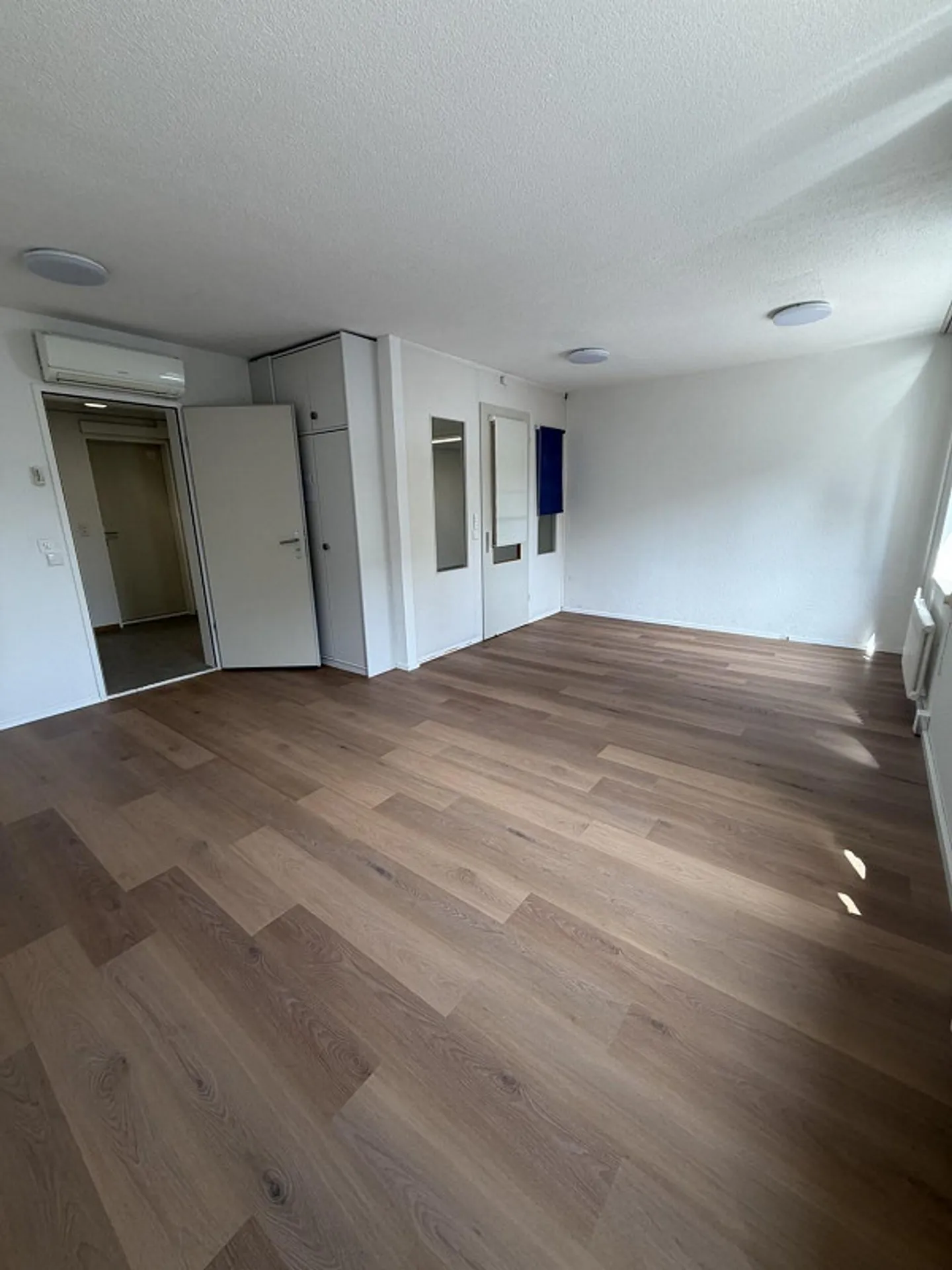 Bright office with anteroom (approx. 27 m²) in Zurich-Oerlikon - Photo 8 of 8