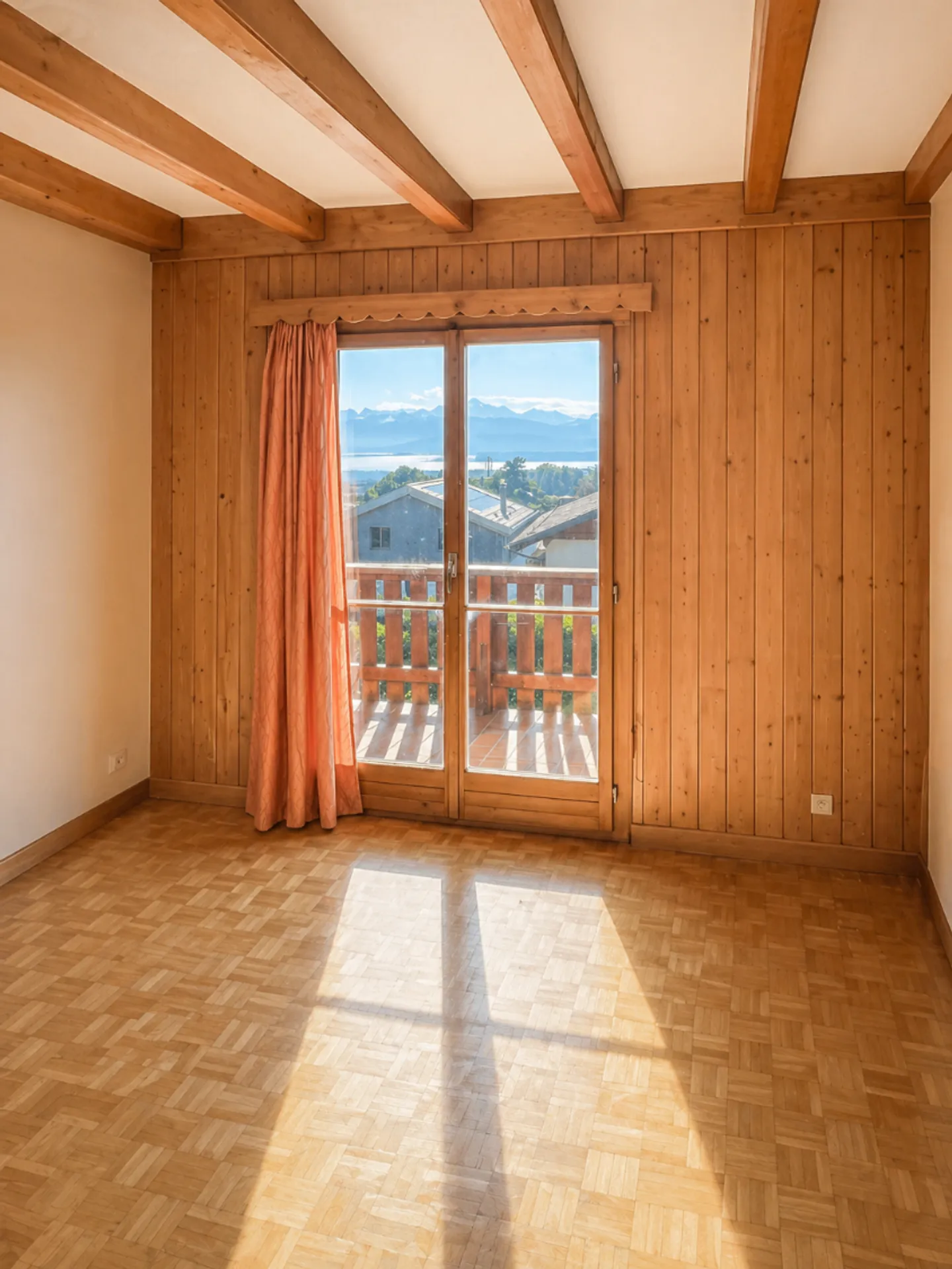 Chalet with Stunning Lake View - Photo 5 of 5